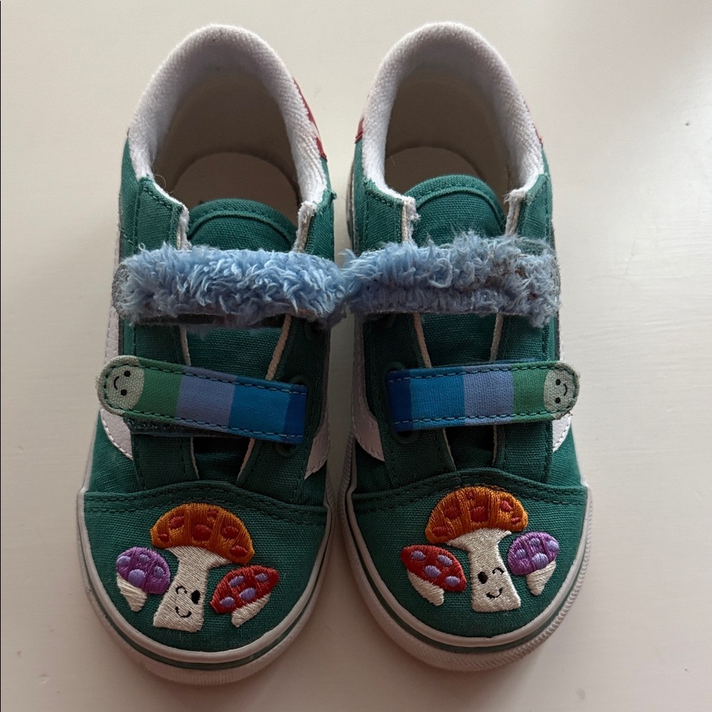 Kids Vans Old Skool V Mushroom toddler shoes. RARE - can’t find in states